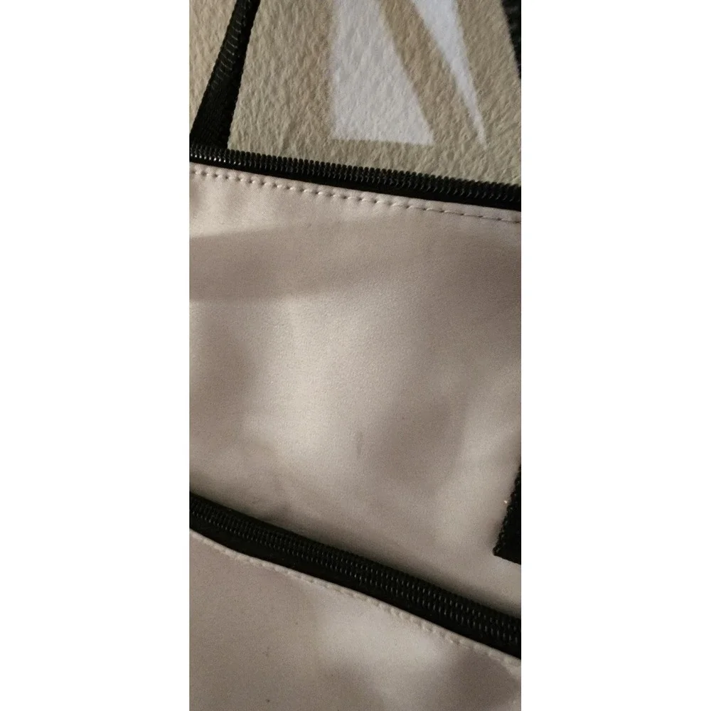 DSW‎ athletic workout travel bag